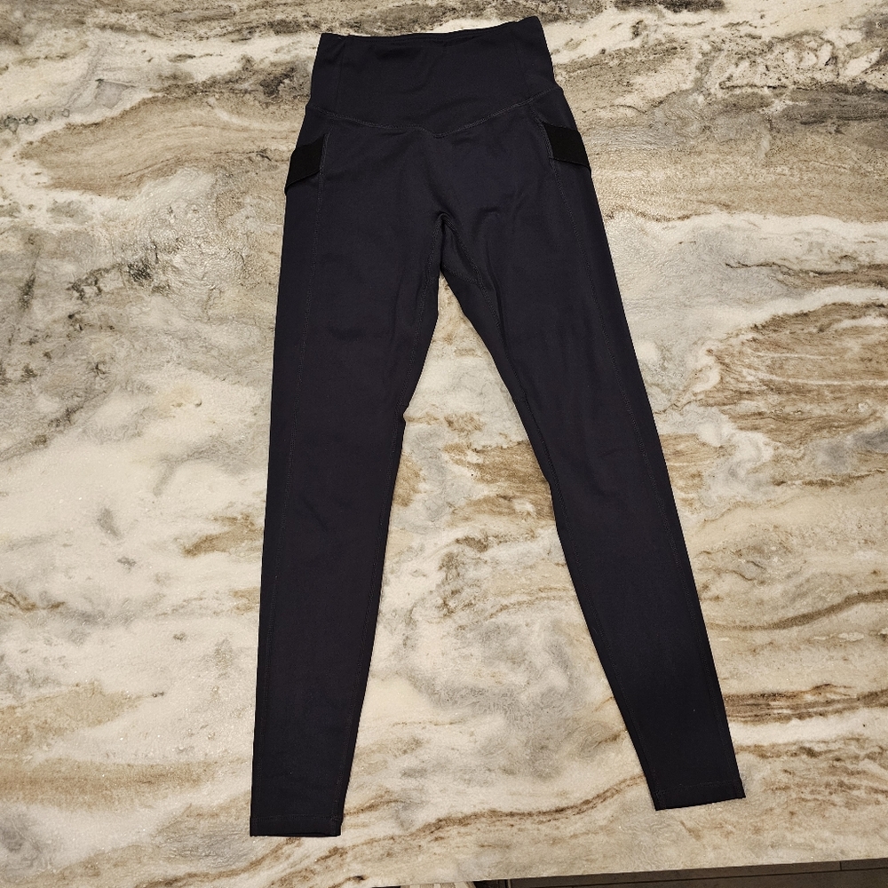 Buff‎ Bunny Black XS  leggings with reflective dots on legs by ankle